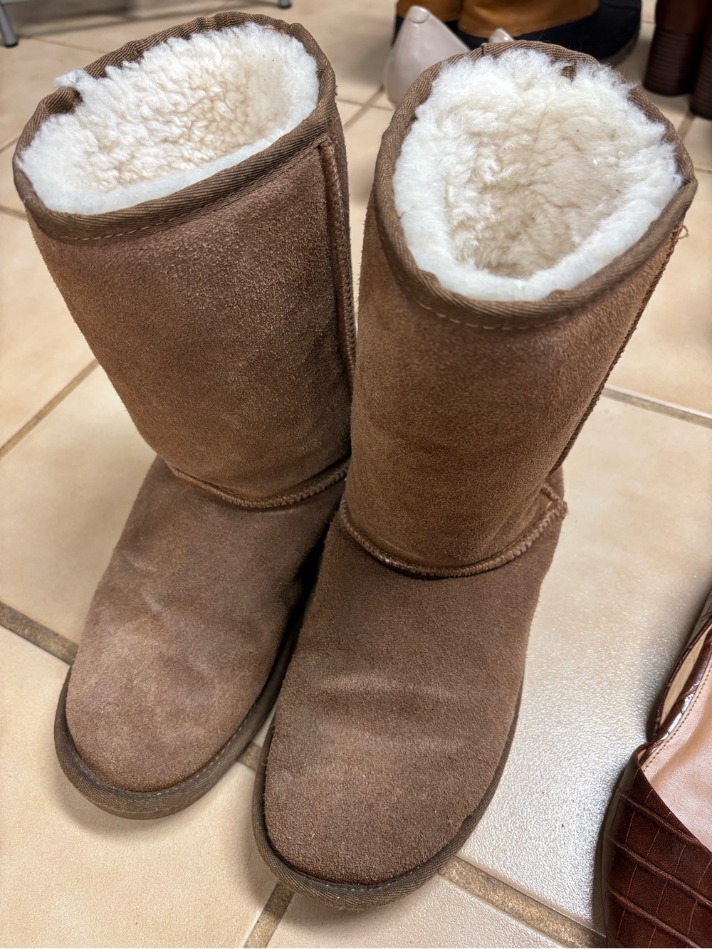 Lamo Women's Chestnut Brown Suede Shearling Boots